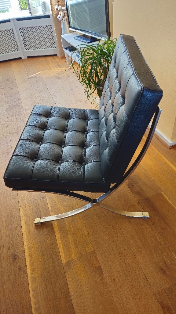 Barcelona chair (replica) zwart leer ZGAN, Huis en Inrichting, Fauteuils, Ophalen, 75 tot 100 cm, Zo goed als nieuw, 75 tot 100 cm