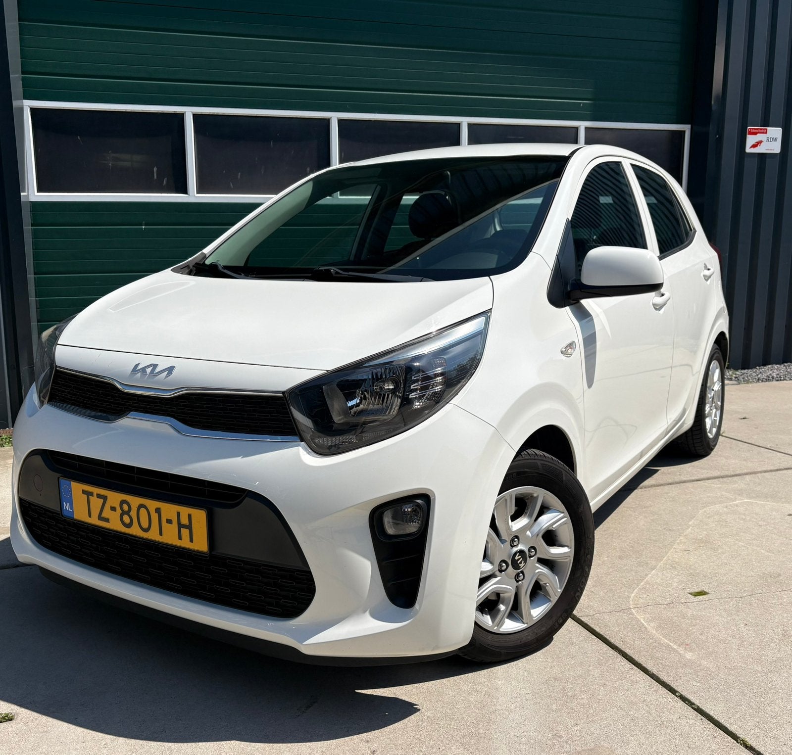 Kia Picanto 1.0 l 5-zits 2018 Wit | AIRCO/CARPLAY/USB/CAMERA, Auto's, Voorwielaandrijving, Stof, Zwart, 4 stoelen