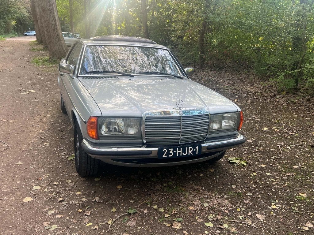 Mercedes-Benz 200-280 (W123) 230 coupe 1981r Grijs, Auto's, Automaat, 136 pk, Bedrijf, 1390 kg