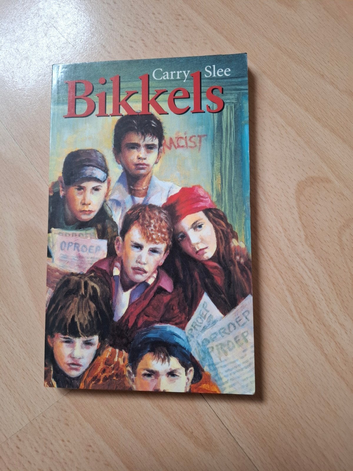 Carry Slee Bikkels, Ophalen of Verzenden, Zo goed als nieuw