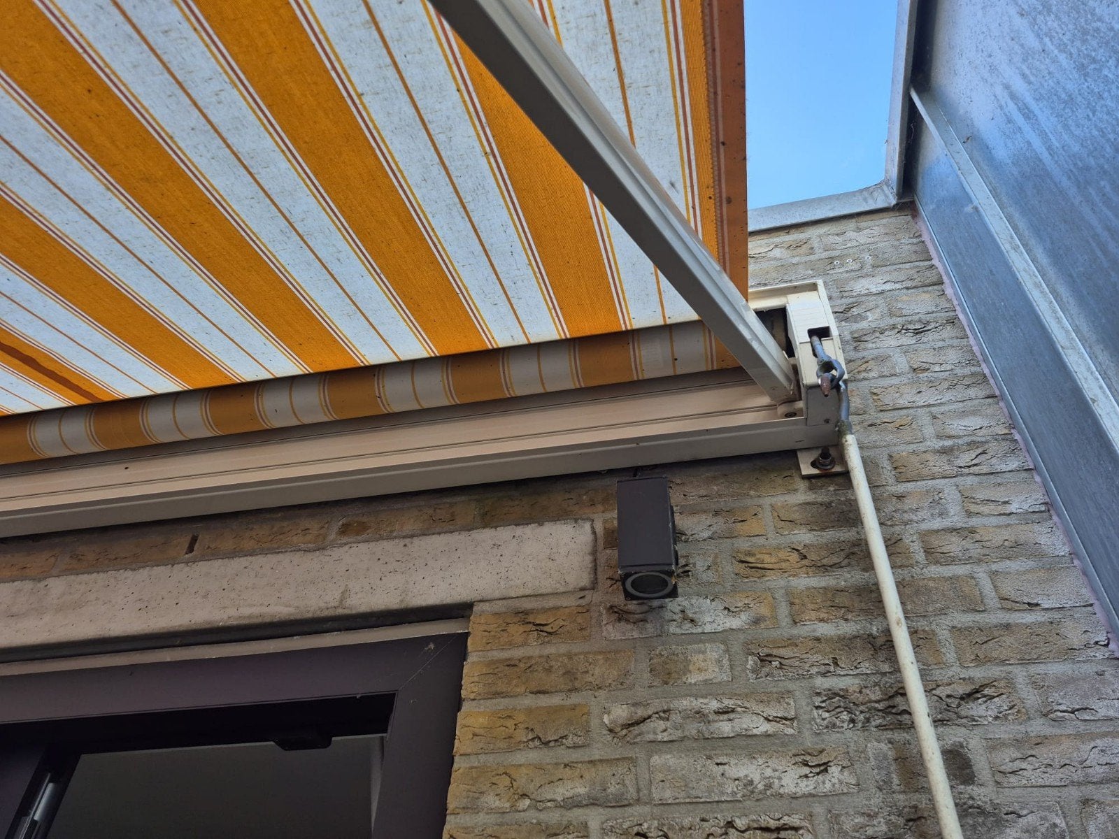 zonnescherm aluminium, Tuin en Terras, Ophalen of Verzenden, Zo goed als nieuw, Knikarmscherm