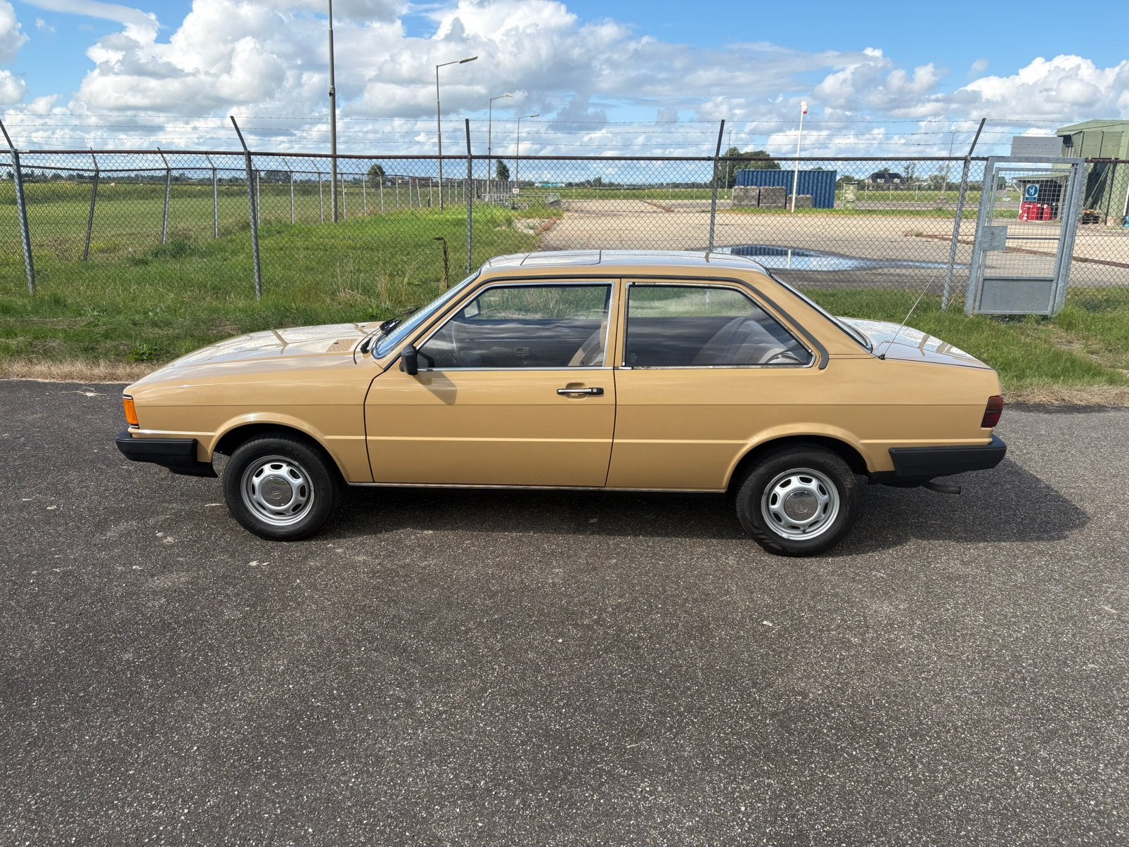 Audi 80 b2 uit 1982 2 deurs sedan zeldzaam, Auto's, Voorwielaandrijving, Stof, Bruin, Bruin