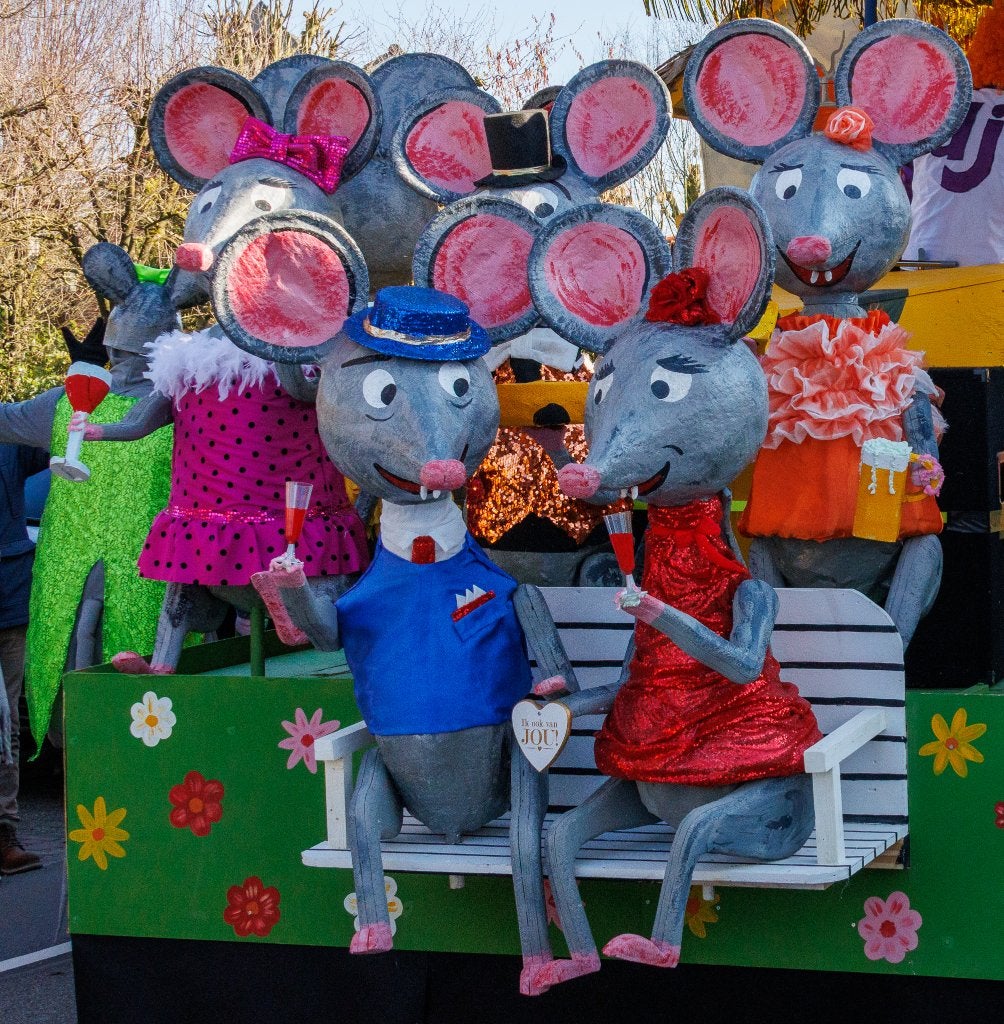 Dansende en polonaise lopende muizen carnavalsdecoratie, Ophalen of Verzenden, Gebruikt, Versiering, Carnaval