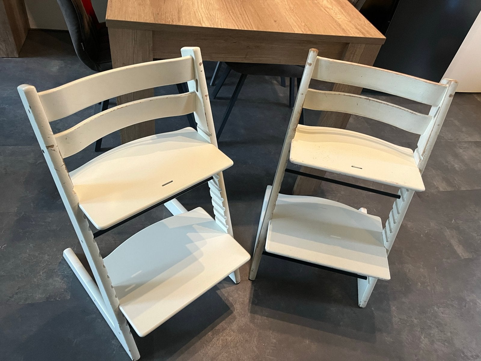2x Stokke Tripp Trapp meegroei kinderstoel wit (model 2006), Kinderen en Baby's, Kinderstoelen, Ophalen, Gebruikt, Meegroeistoel