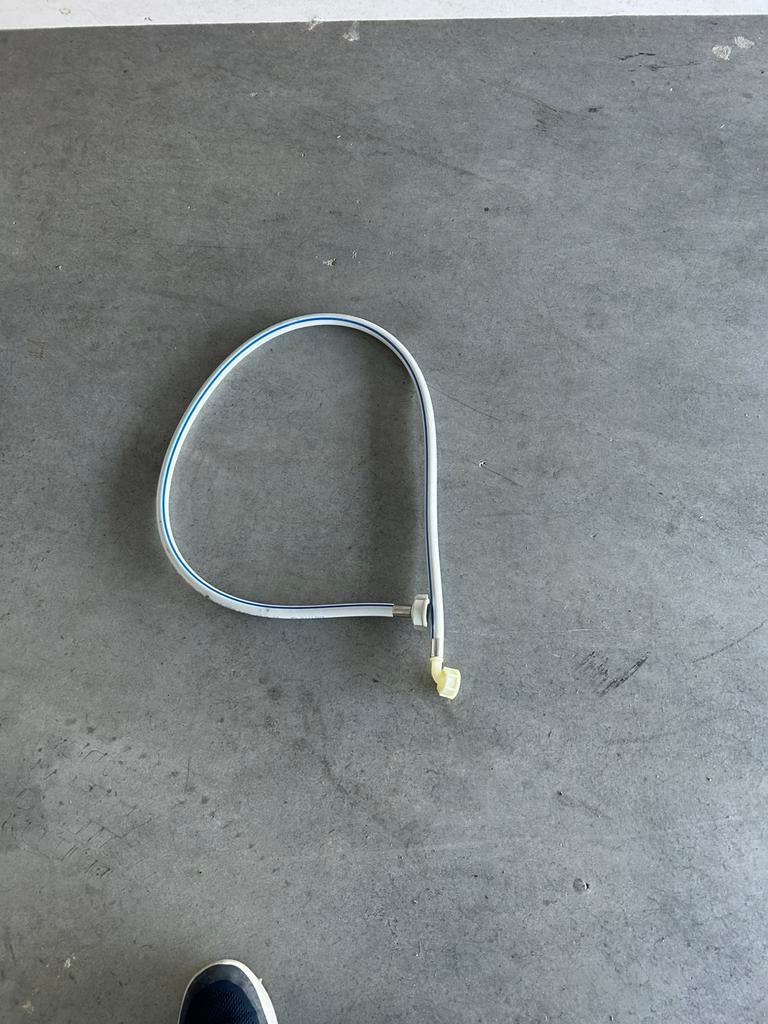 Te koop waterslang met haakse aansluiting voor wasmachine, Witgoed en Apparatuur, Onderdelen en Toebehoren, Ophalen of Verzenden
