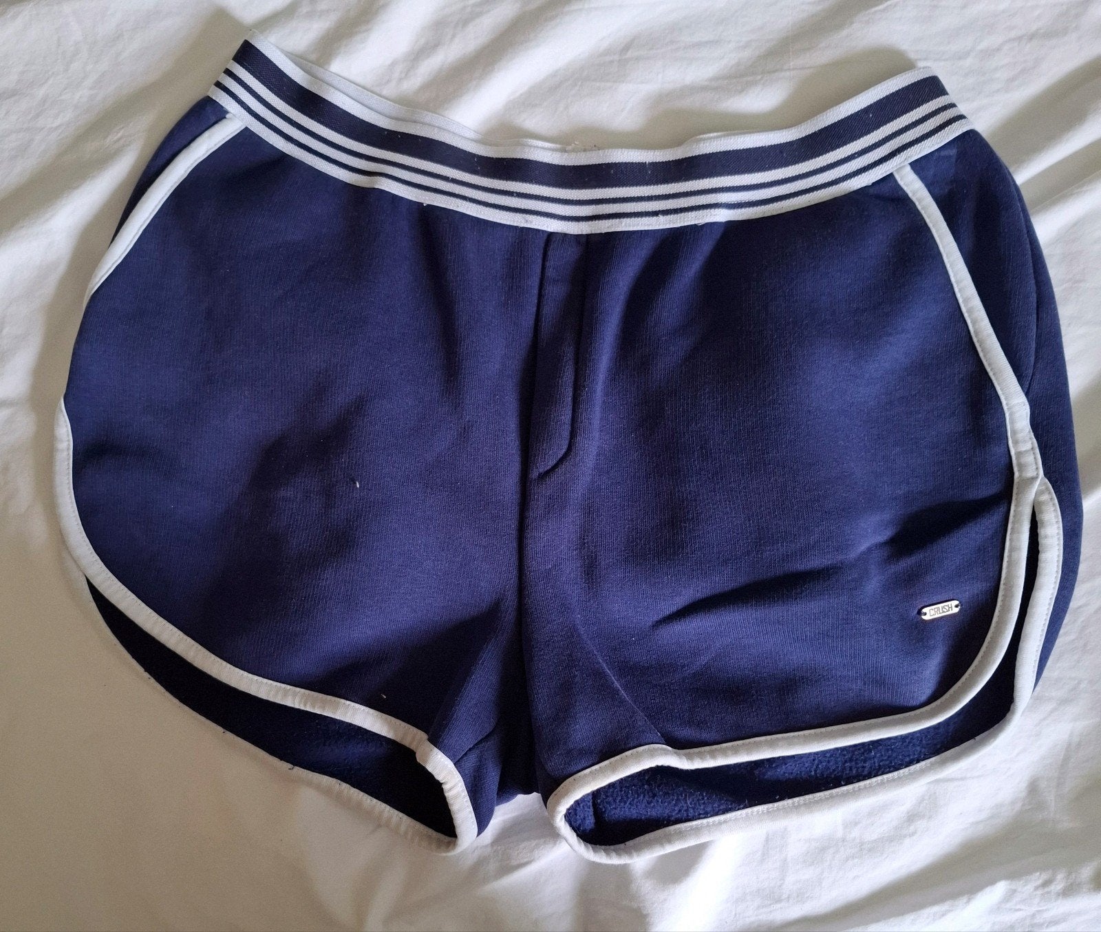 Donkerblauwe korte broek met witte bies, Broek, Ophalen of Verzenden, Zo goed als nieuw, Meisje