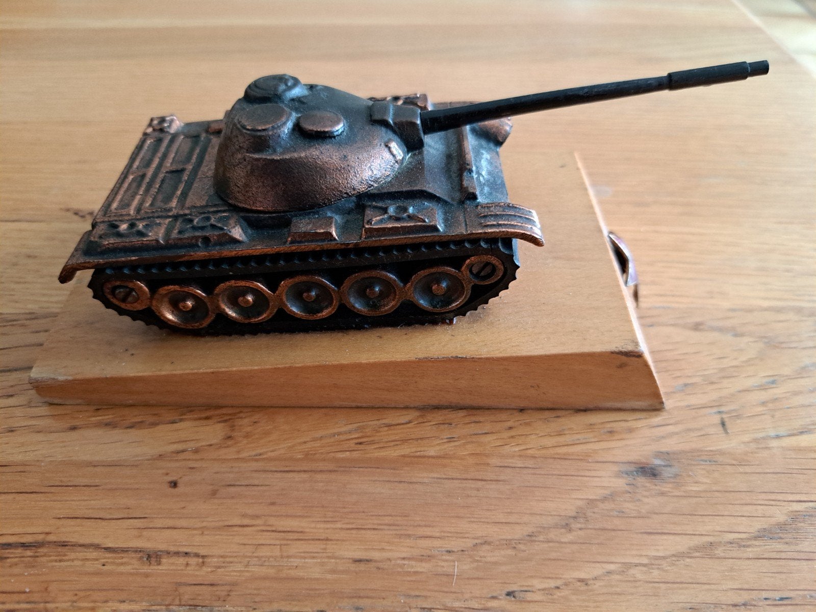 Russisch T55 Tank model, met embleem, Ophalen of Verzenden, Landmacht, Overige gebieden, Kunstobject
