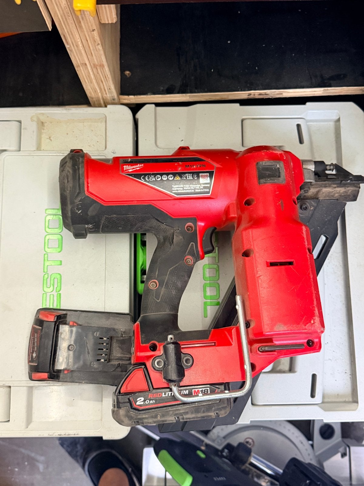Milwaukee M18 FFN Spijkerpistool - Zo goed als nieuw, G, G, Ophalen of Verzenden, Milwaukee