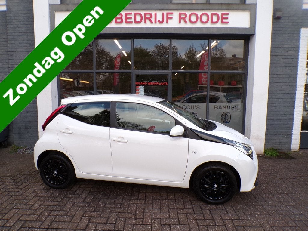 Toyota Aygo 1.0 VVT-i x-joy AUTOMAAT,1 EIGENAAR,ZEER MOOI !, Gebruikt, Met garantie (alle), 4 stoelen, Wit
