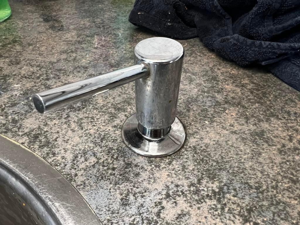 Inbouw zeepdispenser voor keuken of badkamer, Zilver, Ophalen of Verzenden, Metaal, Overige typen