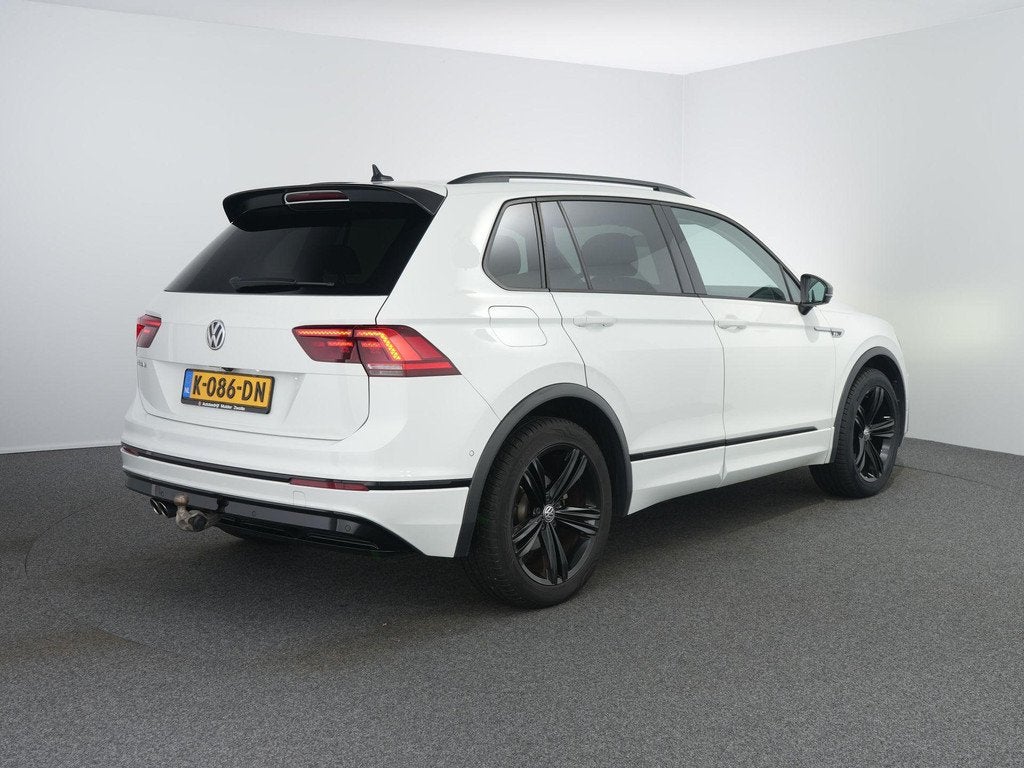 Volkswagen Tiguan 1.5 TSI ACT Highline Business R | Black st, 150 pk, Wit, SUV of Terreinwagen, Automatische klimaatregeling