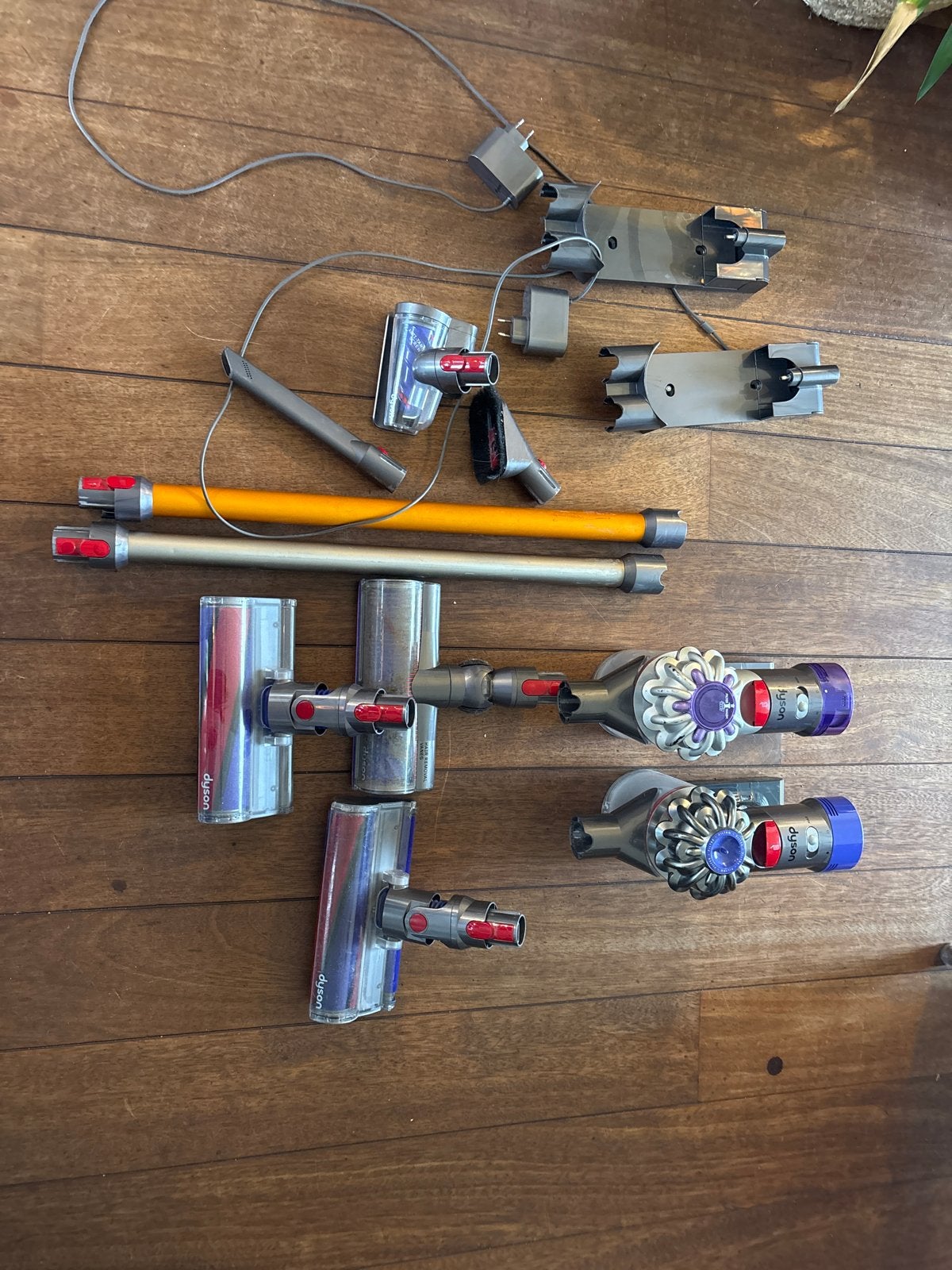 2x Dyson steelstofzuiger met veel onderdelen (defect), Draadloos, Ophalen of Verzenden, Dyson, Niet werkend