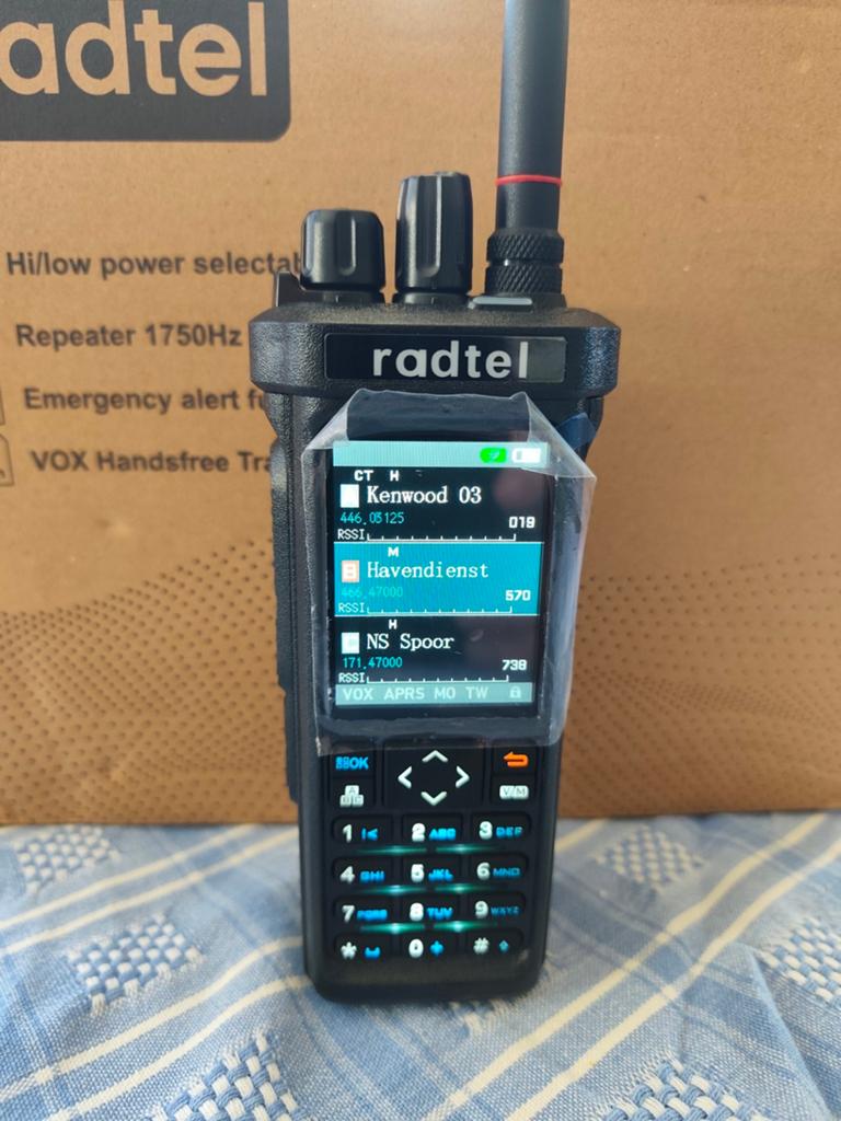Radtel RT-950 PRO portofoon 10 watt met meer dan 700 kanalen, Met broekklem, Nieuw, 15 km of meer, Ophalen of Verzenden