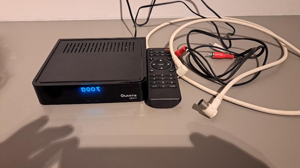 Digitale radio ontvanger voor Ziggo Kabel:  Quantis QE317, Ophalen, Zo goed als nieuw