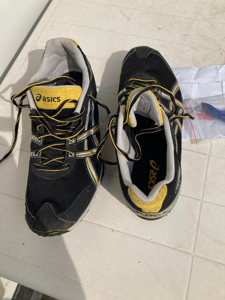 Asics Spikes Hardloopschoenen mt 44 Zwart/Geel Maat 44, Ophalen, Gebruikt, Spikes, Hardlopen