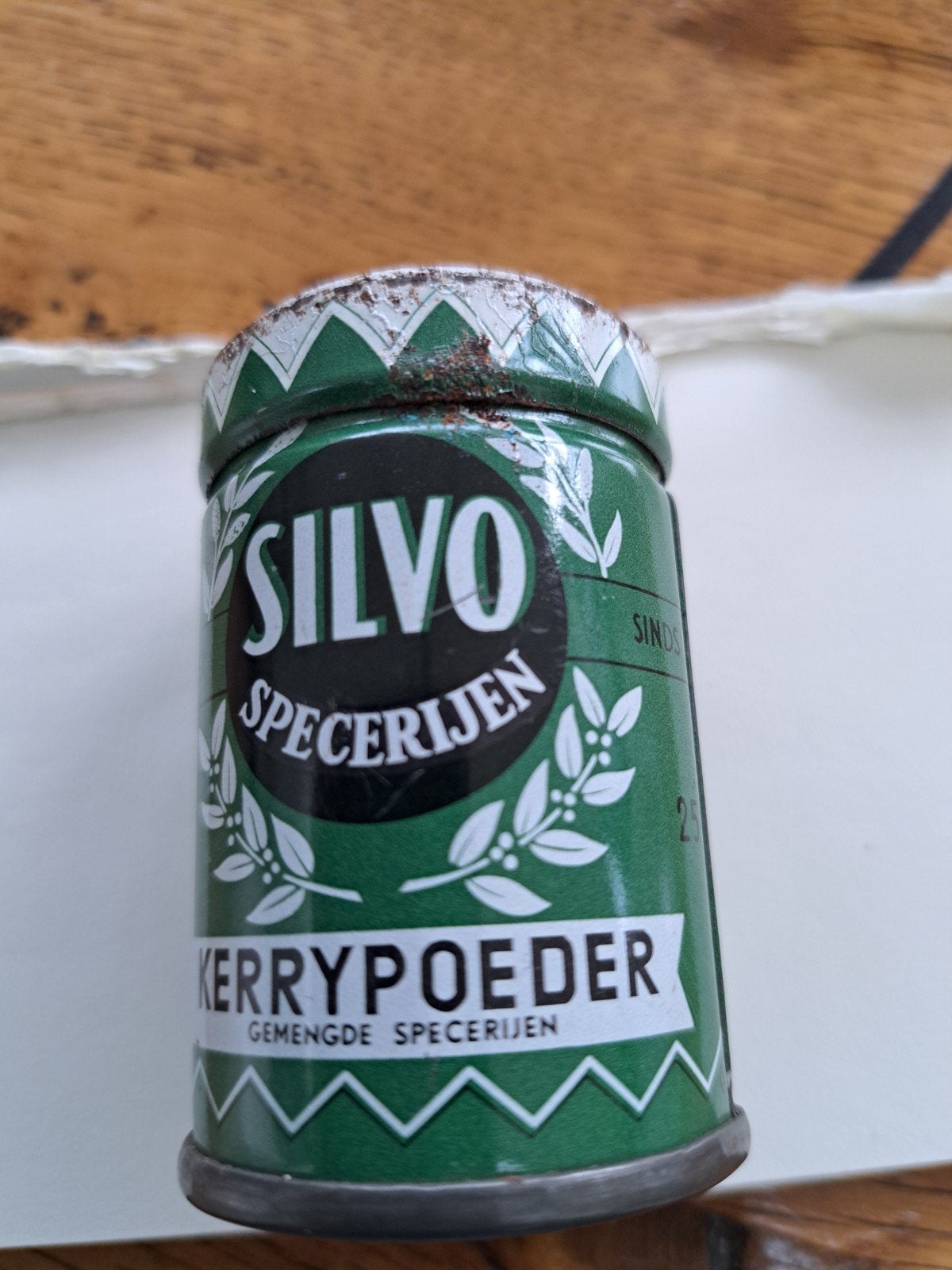oud klein blikje Silvo kerry poeder nog een oud blikje, Ophalen of Verzenden, Gebruikt, Overige merken