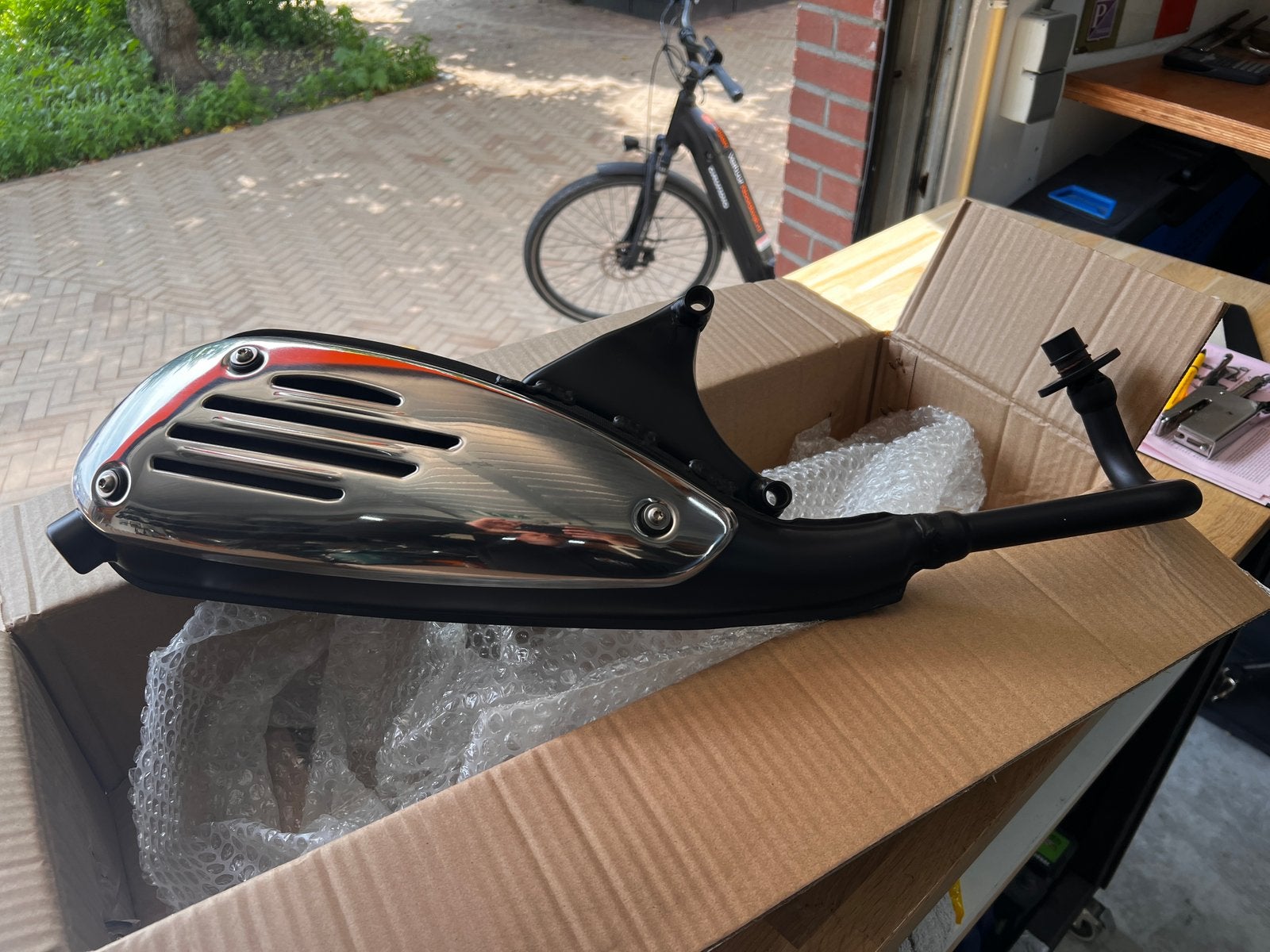 Uitlaat orgineel Vespa nieuw!, Fietsen en Brommers, Brommeronderdelen | Scooters, Ophalen, Nieuw, Uitlaat, Vespa