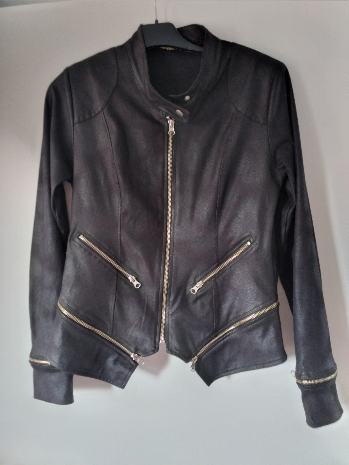 mooi zwart leatherlook jasje van crème de la crème maat M, Maat 38/40 (M), Zwart, Ophalen of Verzenden, Zo goed als nieuw
