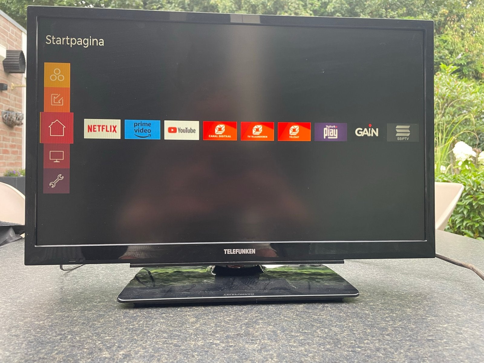 Telefunken 12V TV met adapter, wandsteun en beschermhoes, LED, HD Ready (720p), Zo goed als nieuw, 40 tot 60 cm