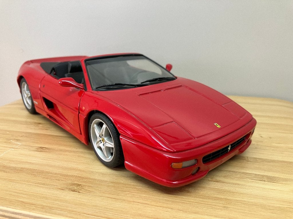 Ferrari F355 Spider van 1995 in het rood   1/18 UT Models, Hobby en Vrije tijd, Modelauto's | 1:18, Ophalen of Verzenden, Nieuw