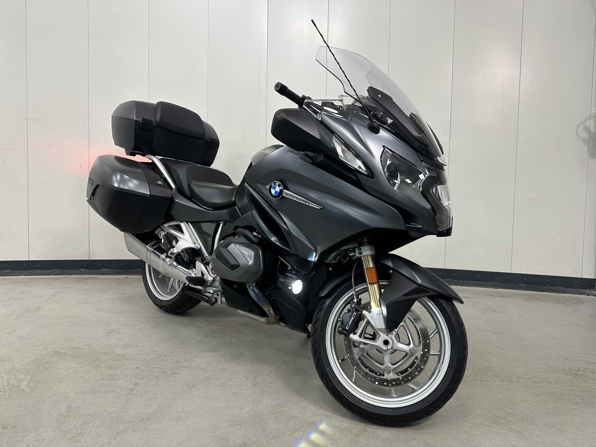 BMW R 1250 RT Exclusive *3-PAKKETEN*MetallicMatMineralGrey*R, Einsteinlaan 5
2289 CC  Rijswijk, NL, 1254 cc, Handvatverwarming