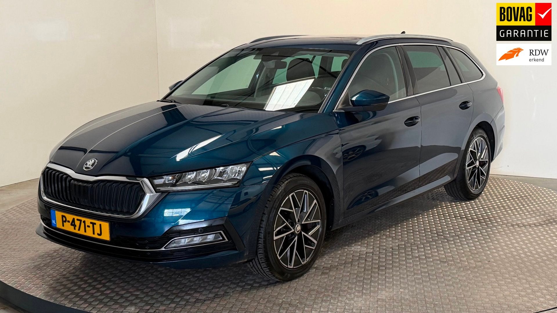 Skoda Octavia Combi 1.0 e-TSI Ambition benzine automaat pano, Gebruikt, Euro 6, Blauw, 1253 kg