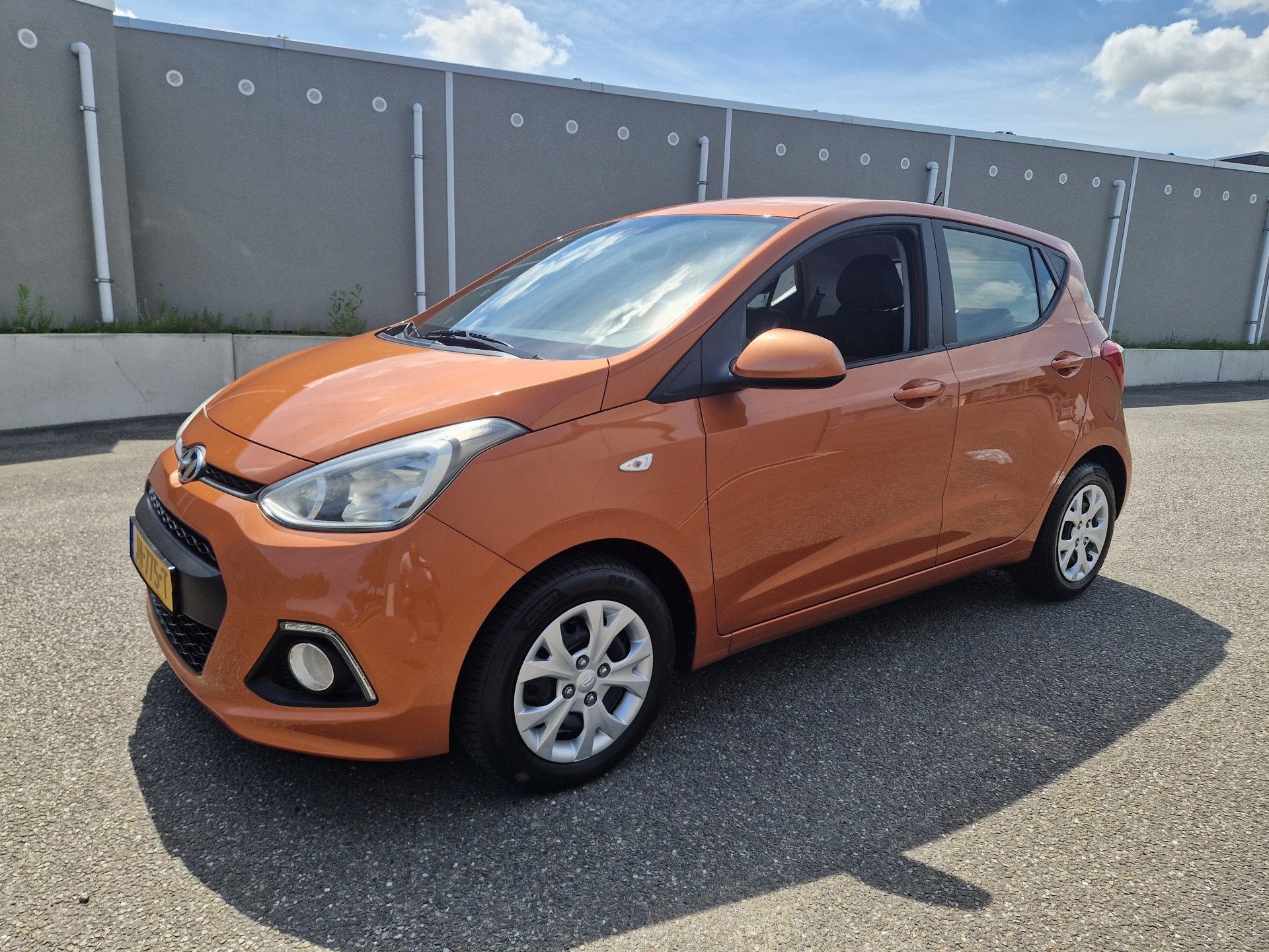 Hyundai i10 1.0i i-Motion Comfort Plus (bj 2014), Auto's, Euro 5, Gebruikt, 31 €/maand, Overige kleuren