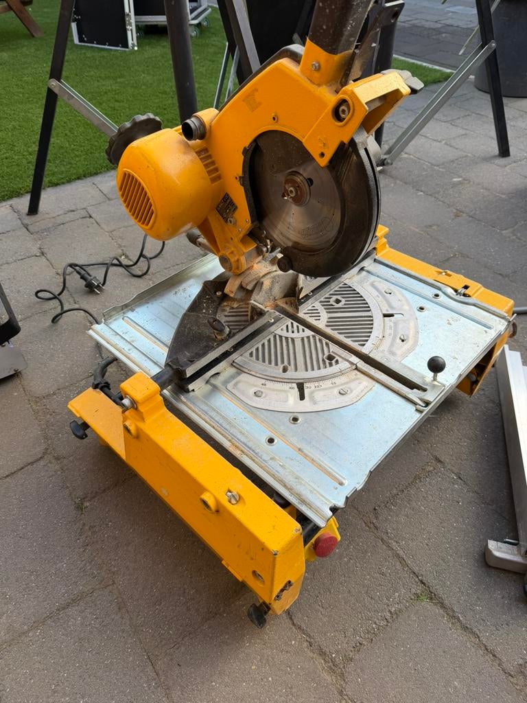 Dewalt 743 tafel/afkortzaag, Doe-het-zelf en Verbouw, Gereedschap | Zaagmachines, Ophalen, Gebruikt, 70 mm of meer, Afkortzaag