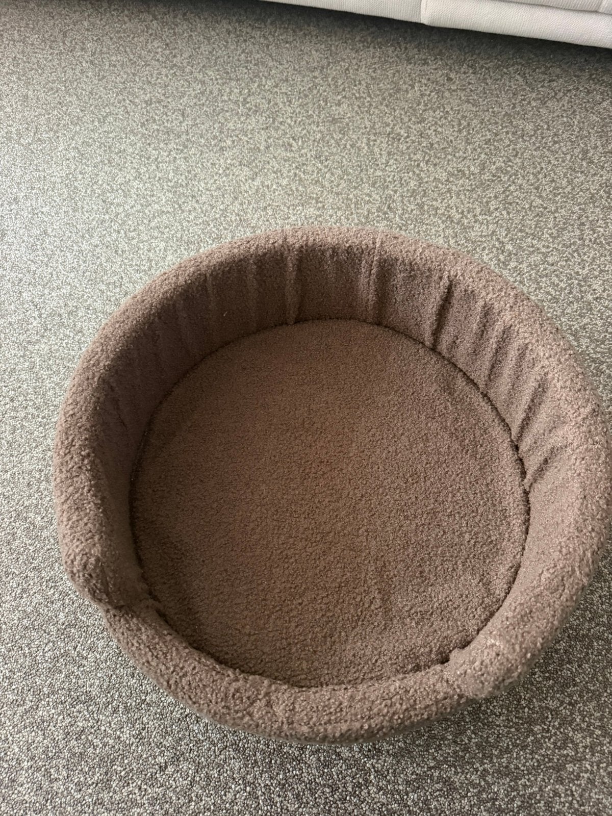 Leuke hondenmand. Te klein voor onze poedel., Ophalen, Nieuw, Pluche