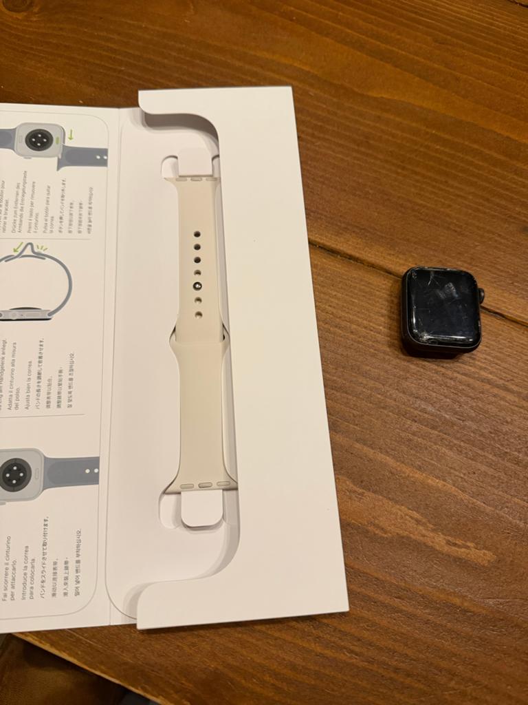 Apple Watch SE met gebroken glas, scherm werkt nog + nieuw b, Afstand, Zwart, IOS, Ophalen of Verzenden