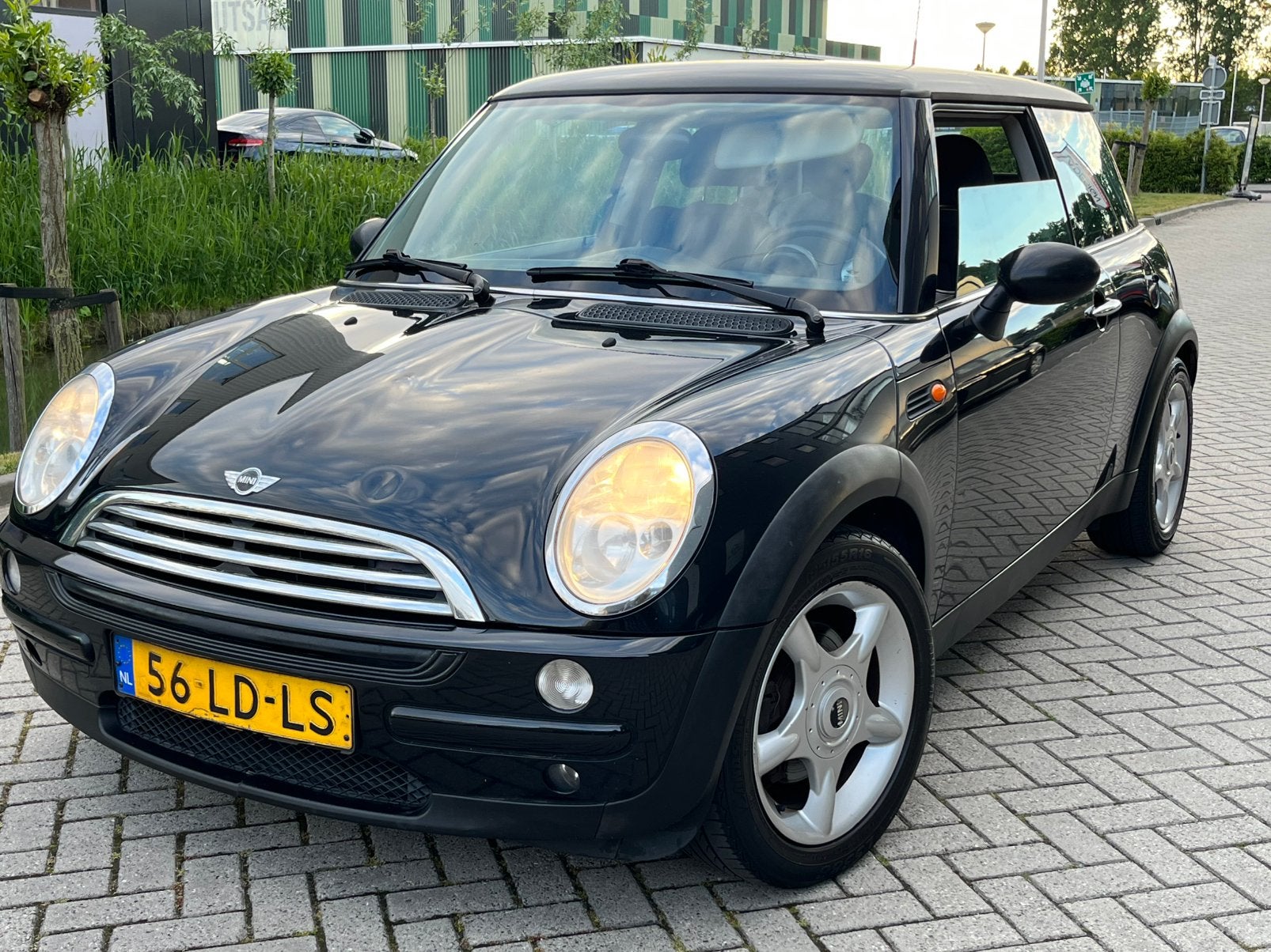 Mini Cooper ONE 1.6 16V zwart / 164000 KM / APK / NAP, Voorwielaandrijving, 15 km/l, 4 cilinders, 4 stoelen