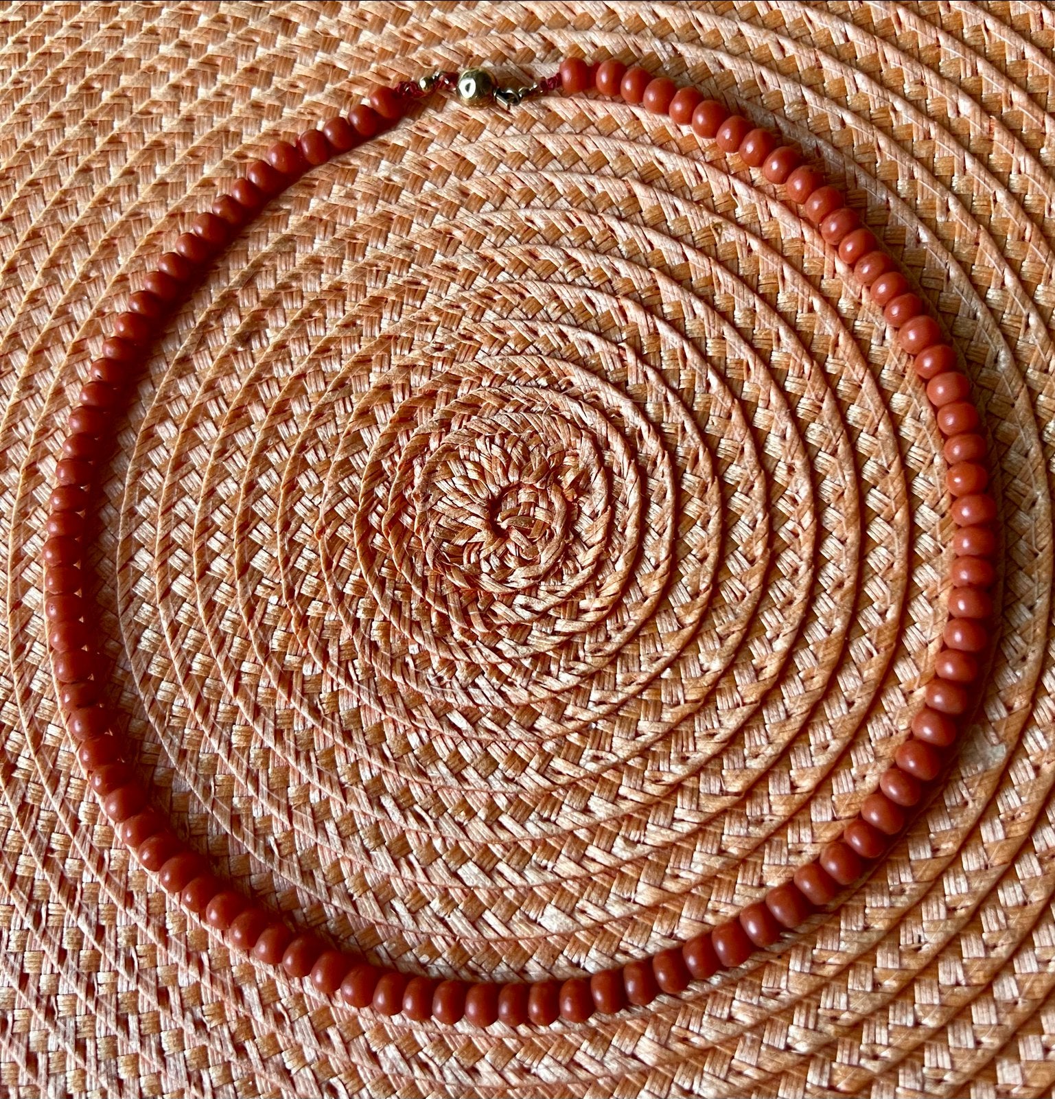 Bloedkoralen ketting met gouden sluiting, Gebruikt, Ophalen of Verzenden, Met edelsteen, Rood