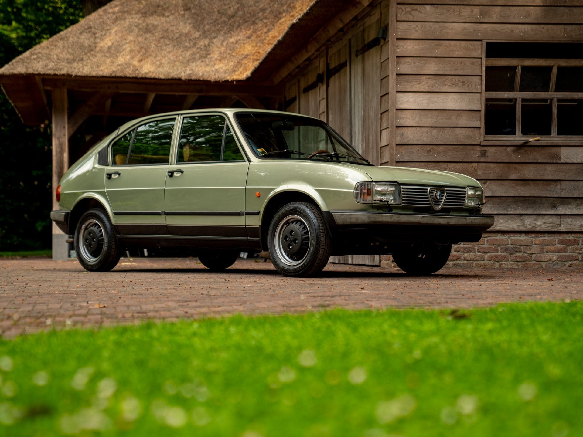 Alfa Romeo Alfasud 1.5 Quadrifoglio Oro (bj 1983), Auto's, Oldtimers, Voorwielaandrijving, Beige, 1490 cc, Bedrijf