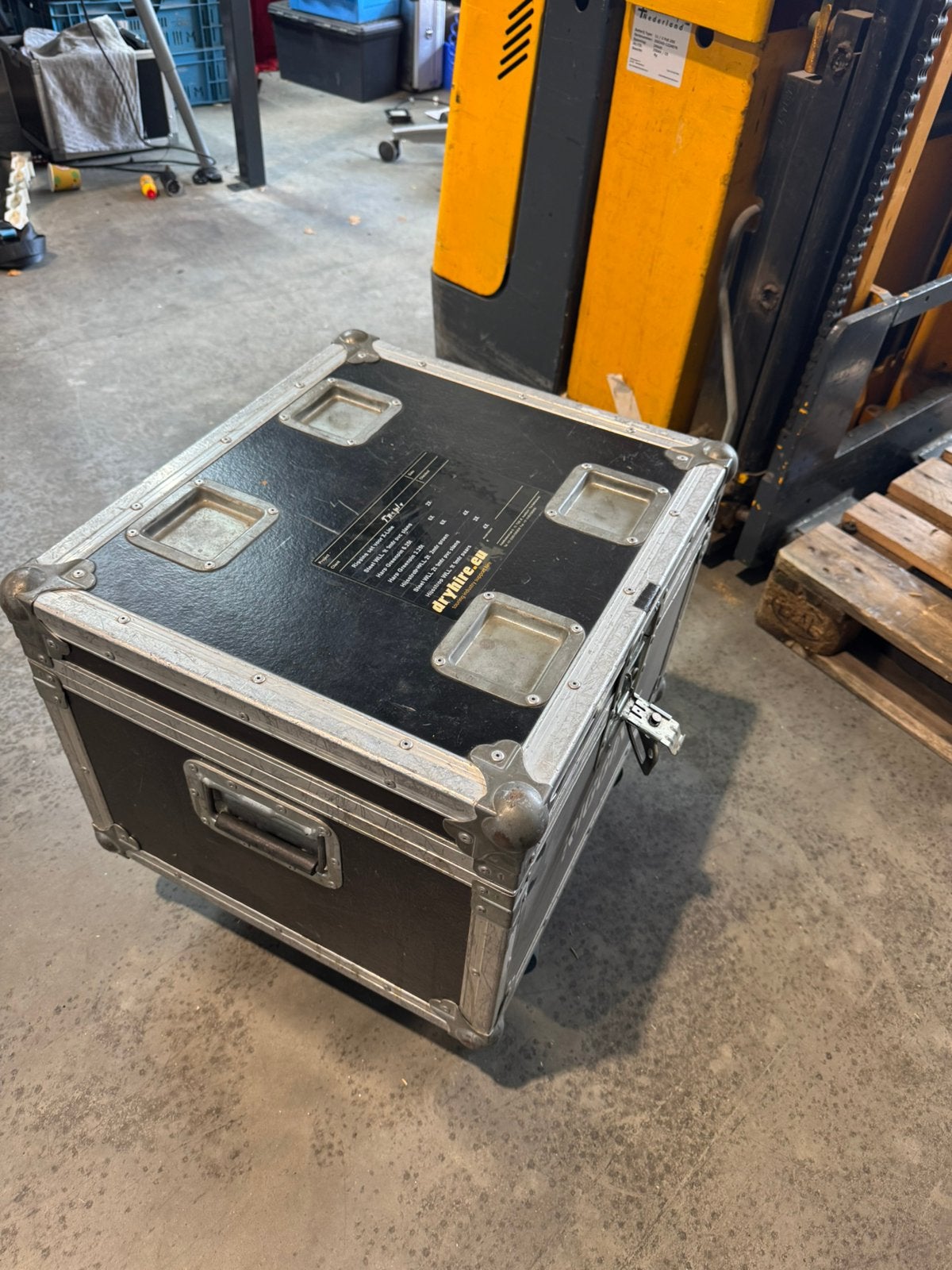 2  compacte flightcases, Ophalen, Gebruikt, Onbekend, Overige instrumenten