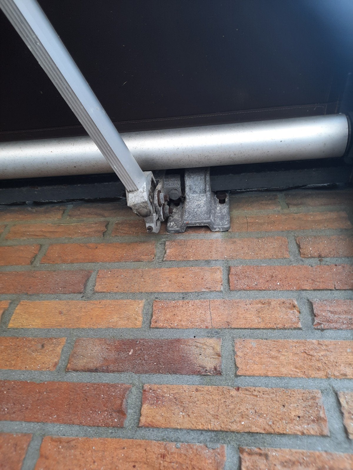 Foto 5 van zonnescherm met knikarm