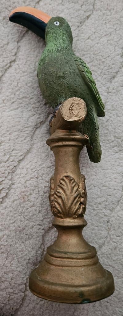 Toekan op Sokkel - Groen met Goud, Verzamelen, Beelden en Beeldjes, Ophalen of Verzenden, Dier