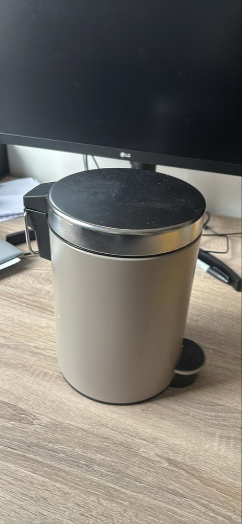 Compacte badkamer vuilnisbak met pedaal, Gebruikt, Met pedaal, Ophalen of Verzenden, Minder dan 10 liter
