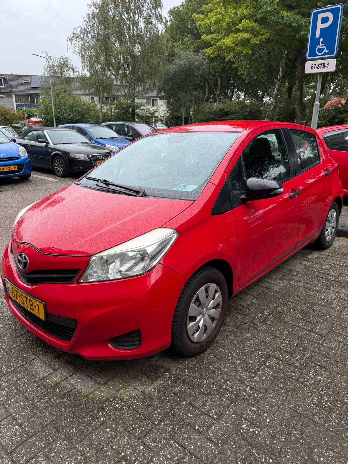 Toyota Yaris 1.0 12V Vvt-i 5DR 2011 Rood, Auto's, Origineel Nederlands, Handgeschakeld, Particulier, 3 cilinders
