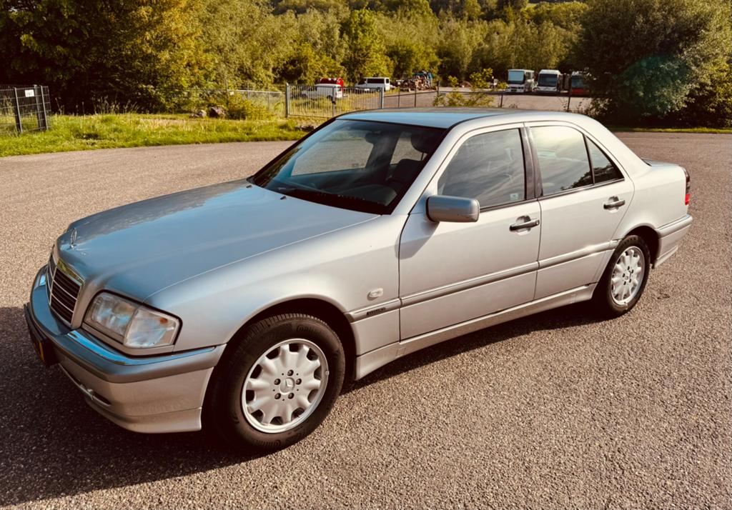 Mercedes-Benz C-Klasse 1.8 C180 Sedan Classic 1999 Grijs, Auto's, Voorwielaandrijving, Stof, 4 cilinders, 1799 cc