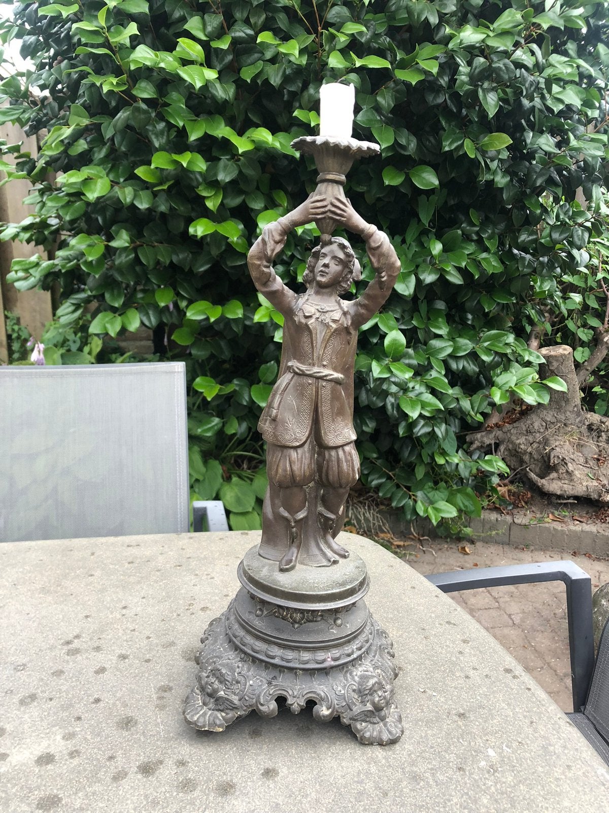 Prachtig bronzen beeld met man als kaarsenhouder, Tuin en Terras, Ophalen of Verzenden, Zo goed als nieuw, Metaal, Mensenbeeld