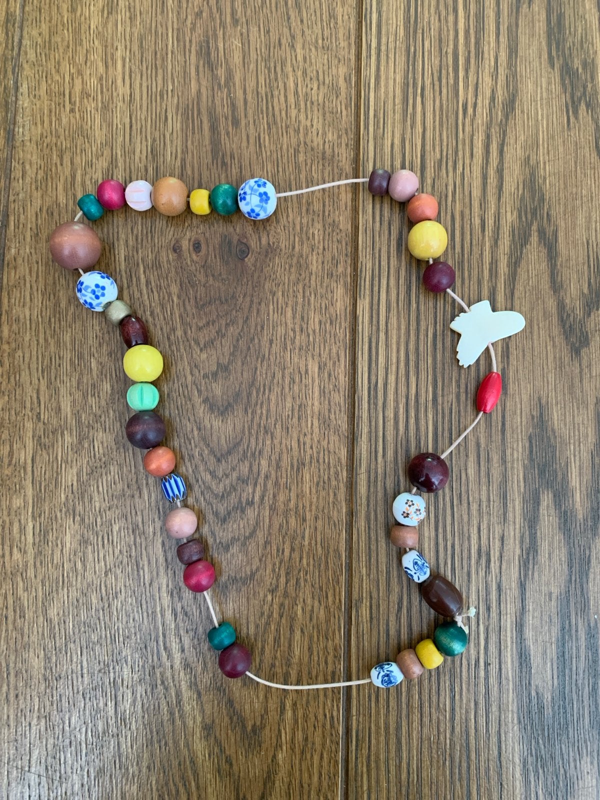 Kleurrijke Houten Kralen Ketting met Vogel Hanger, Gebruikt, Overige kleuren, Ophalen of Verzenden, Overige materialen