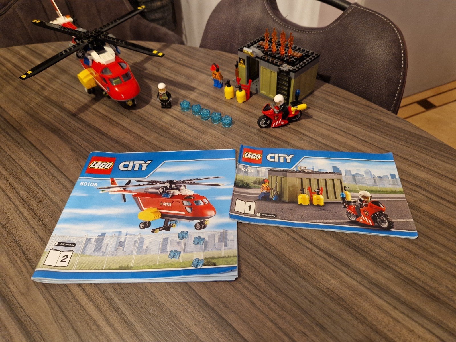 Lego City 60106 Brandweer Starter Set met Helikopter, Kinderen en Baby's, City, Lego, Ophalen of Verzenden, Zo goed als nieuw