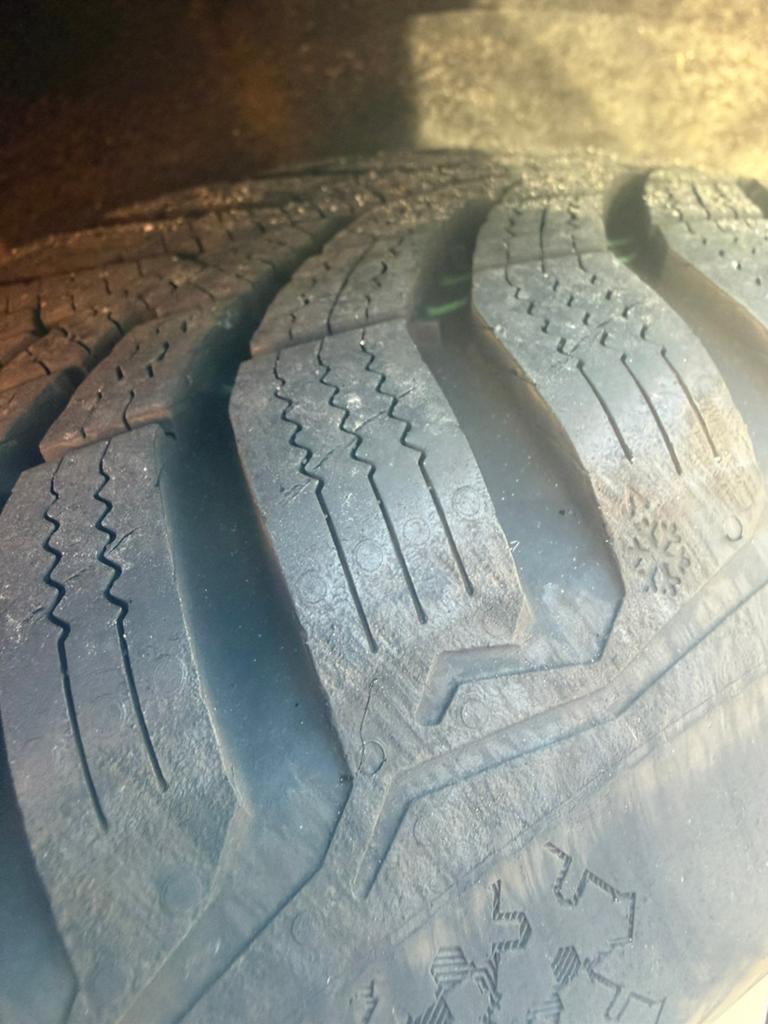 Continental winterbanden 185/65 R15, Ophalen, Zo goed als nieuw