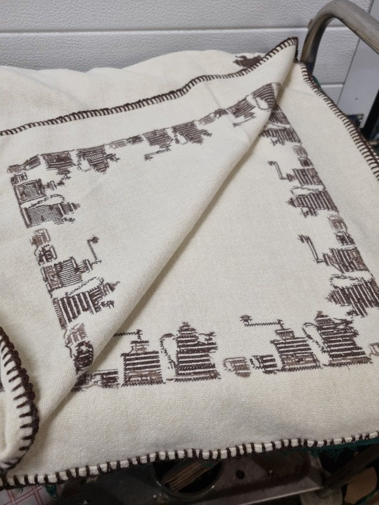 tafelkleed geborduurd koffiepot molen en kopjes, Huis en Inrichting, Ophalen of Verzenden, 'T Olde Gre-j, Info@toldegrej.nl, Endepoelstraat 20f Didam