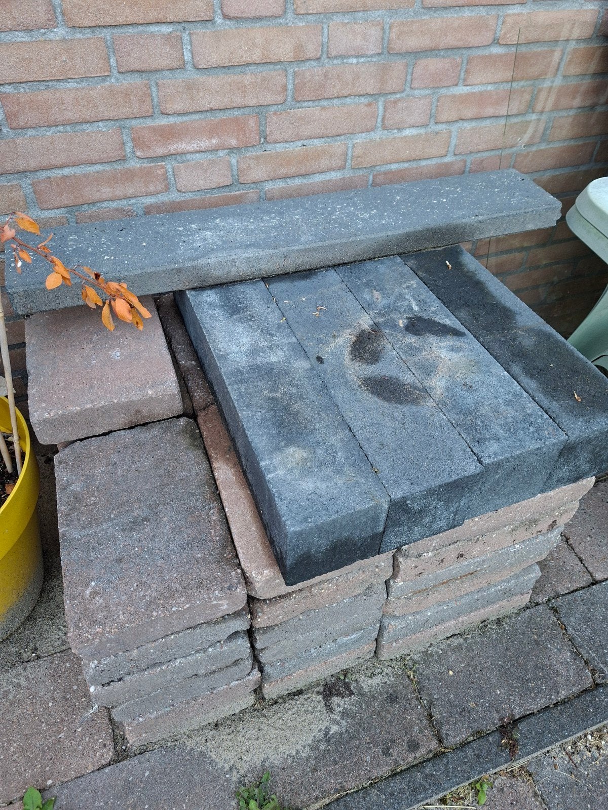 Gratis af te halen betonbandjes en/of stenen, Ophalen of Verzenden, Gebruikt, Beton, Klinkers