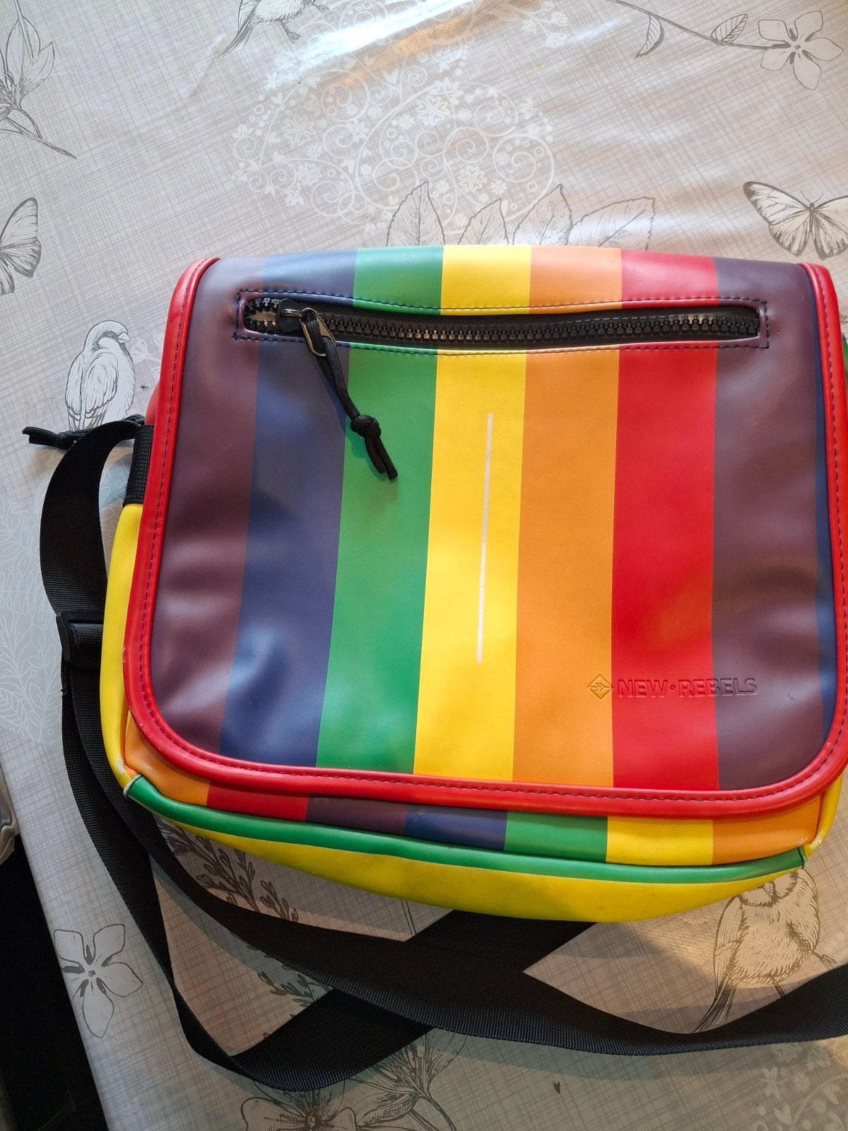 New Rebels Regenboog Schoudertas - Kleurrijk en Praktisch, Ophalen, Gebruikt, Overige kleuren, Overige merken