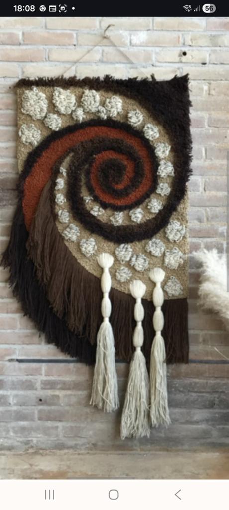 Vintage Wandkleed met Spiraalpatroon en Franjes, Gebruikt, Ophalen of Verzenden, Handgemaakt, Meerkleurig