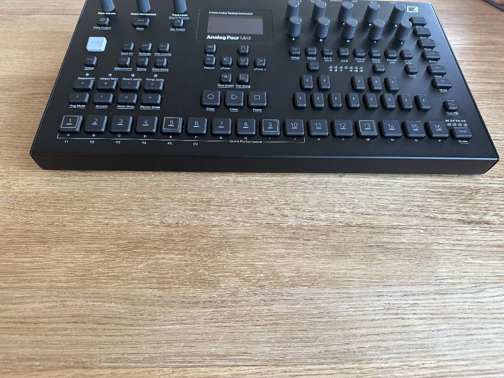 Elektron Analog Four MK2, Overige merken, Zo goed als nieuw, Met standaard, Overige aantallen