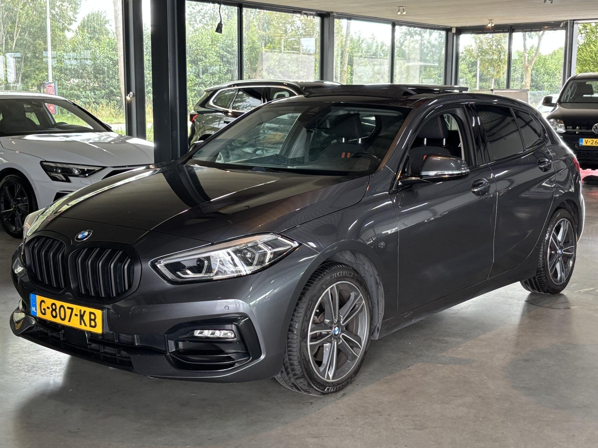 BMW 1-serie 118i Executive Sport Edition, Auto's, Gebruikt, Leder en Stof, Origineel Nederlands, 3 cilinders