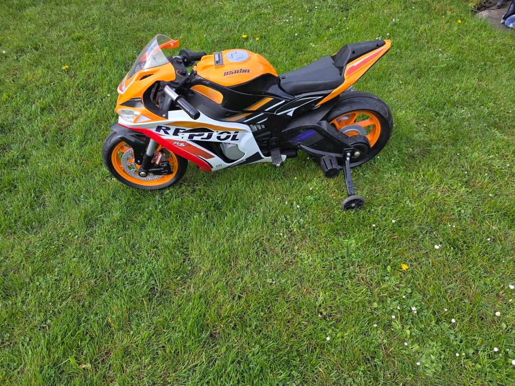 Oranje Repsol kindermotor met zijwieltjes, Ophalen of Verzenden